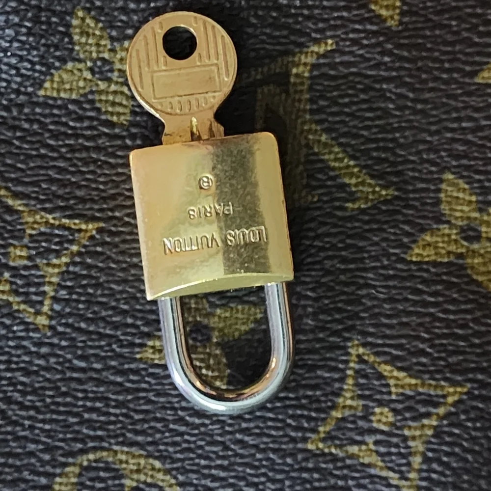 Louis Vuitton Sirius 45 Vintage Large Luggage Piece with Luggage tag, lock & key